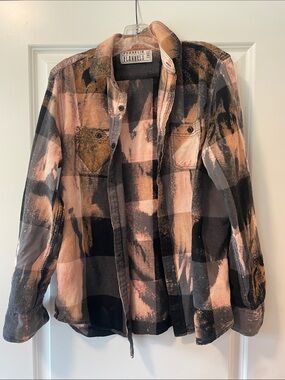 Custom made flannel. Size small but fits more like a medium